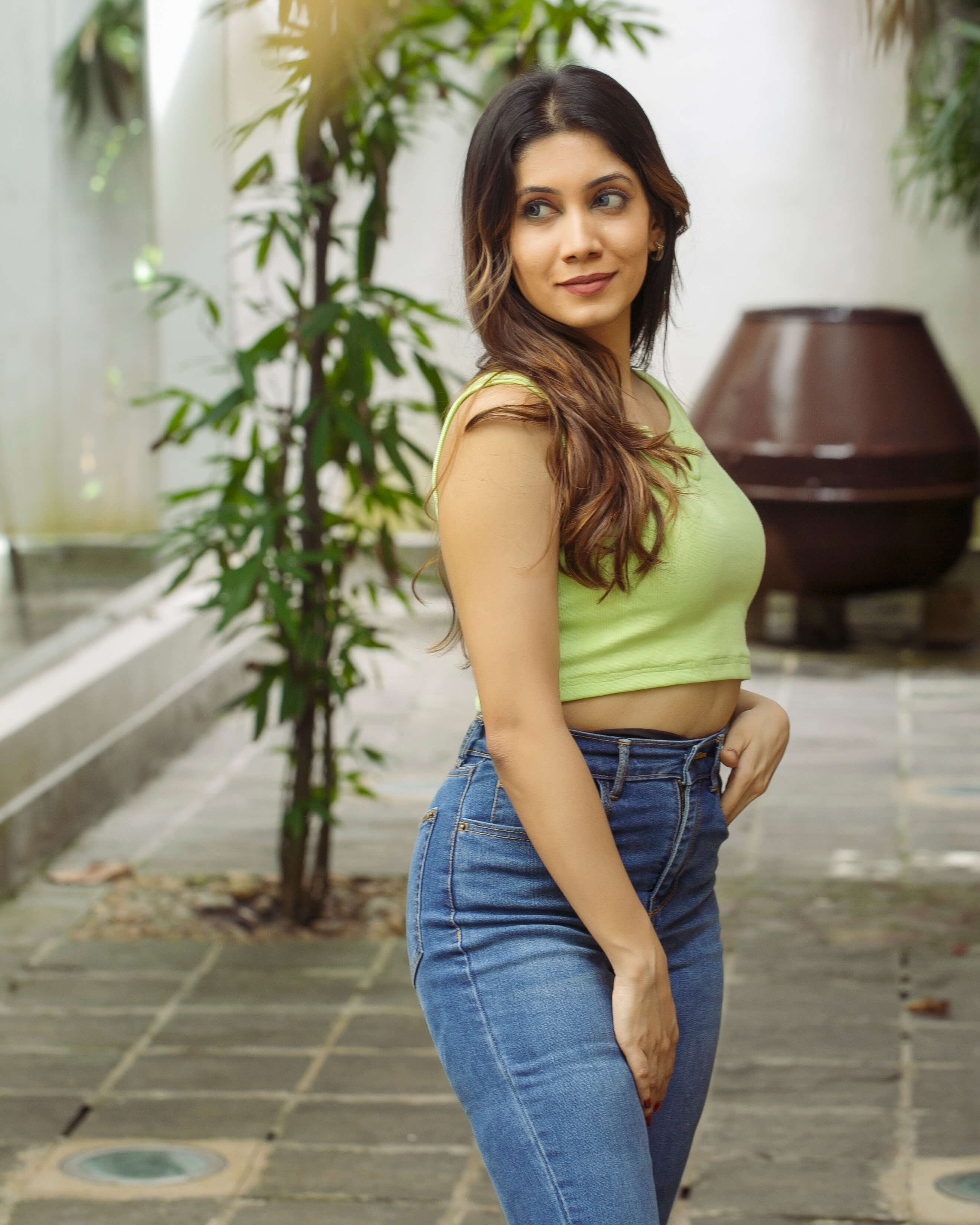 NOTCH NECK  TANK TOP